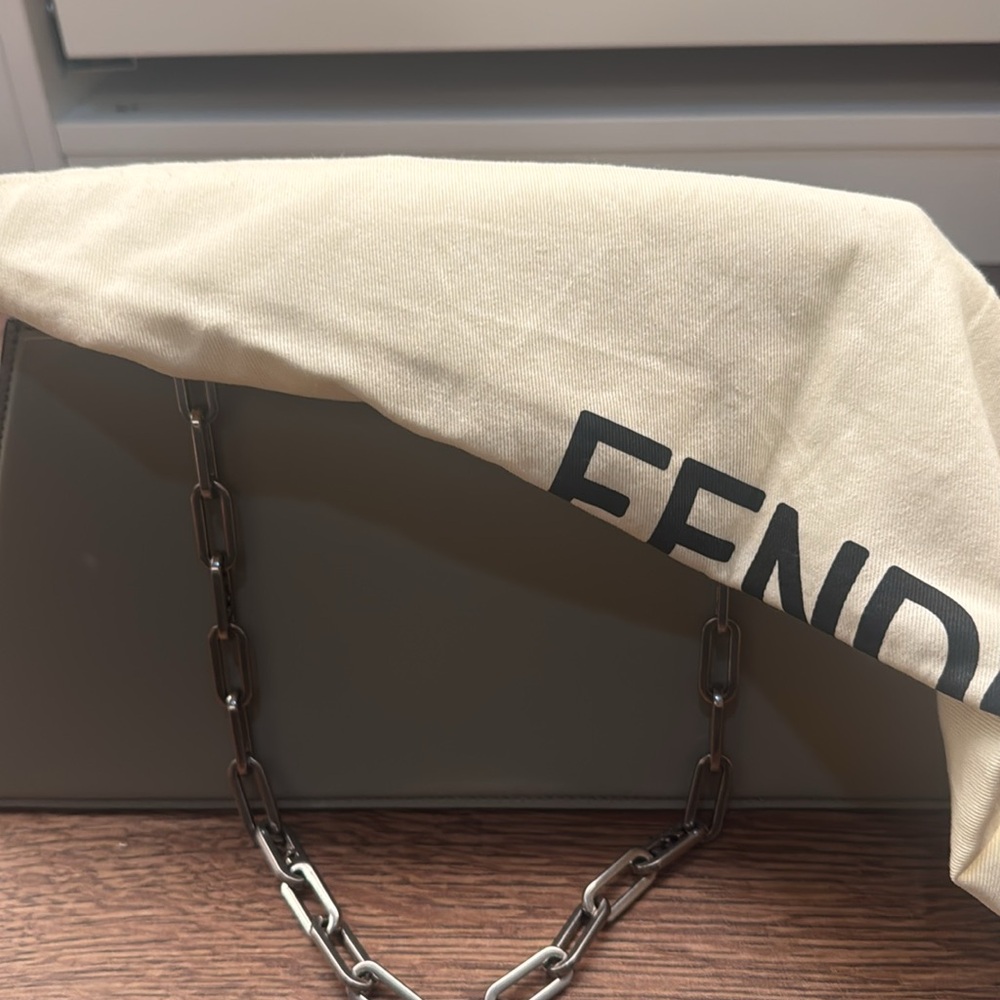 Fendi Peekaboo Cut - Picture 17 of 17